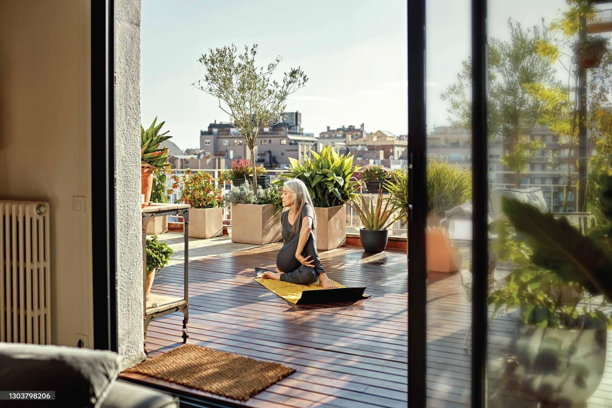 Cosmos Corner sundeck and open view lifestyle
